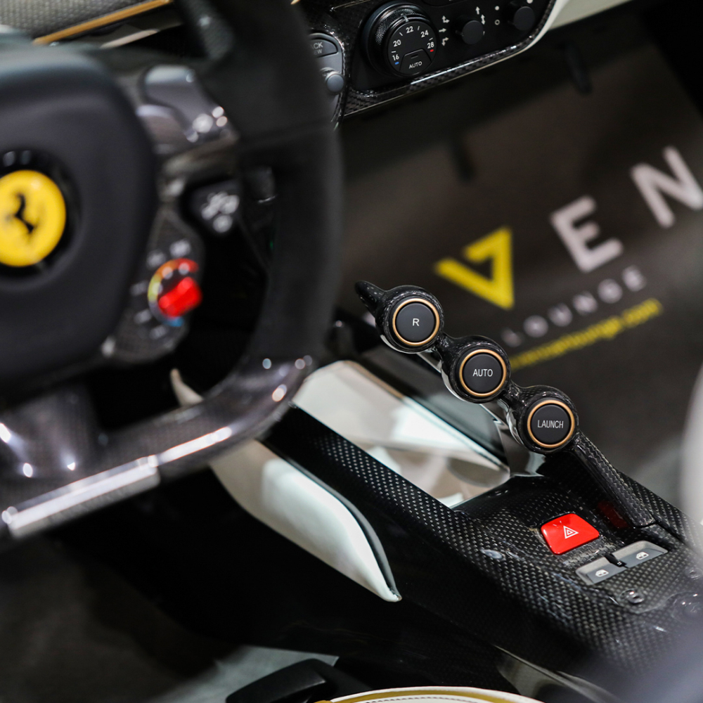 Như vậy, Ferrari LaFerrari Aperta sở hữu công suất tổng cộng là 963 mã lực và mô-men xoắn cực đại đạt 900 Nm. Như vậy, Ferrari LaFerrari Aperta sở hữu công suất tổng cộng là 963 mã lực và mô-men xoắn cực đại đạt 900 Nm.