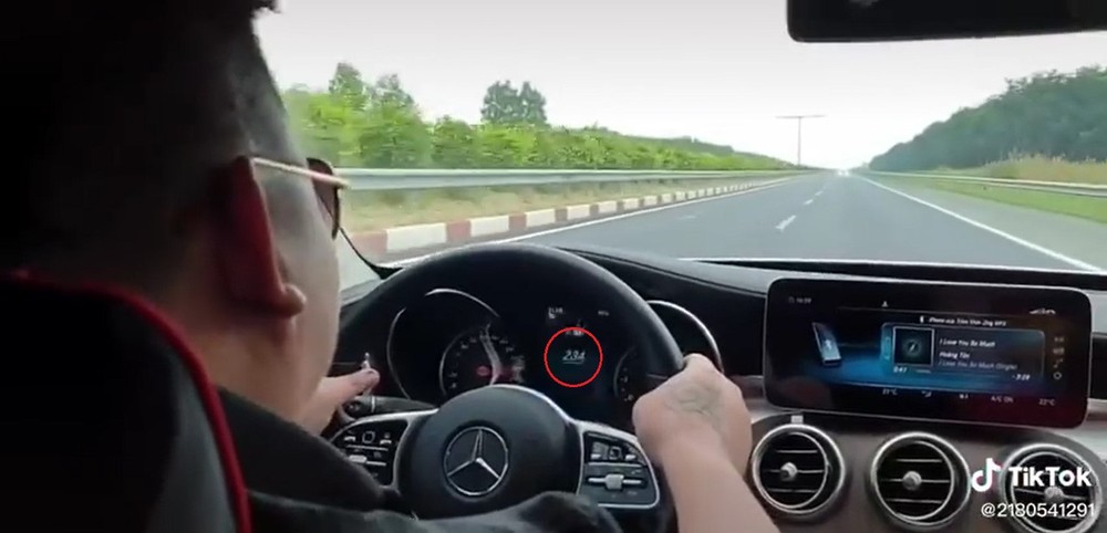 Tài xế Hiếu đã bị phạt vì hành vi chạy ô tô vượt quá tốc độ trên 35 km/h
