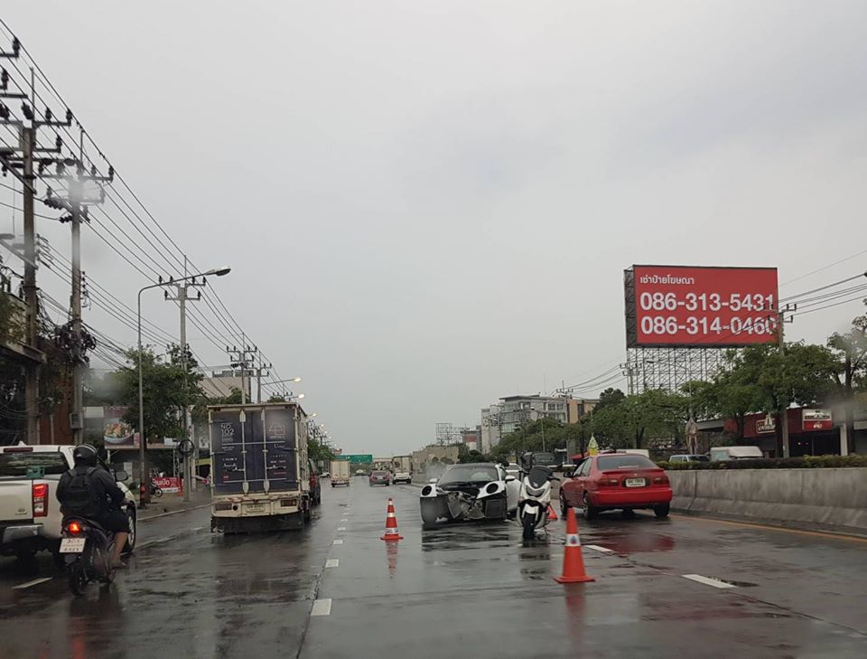 Chế độ l&aacute;i Wet Mode tỏ ra v&ocirc; dụng với những người l&aacute;i xe ẩu v&agrave; chạy tốc độ cao dưới trời mua
