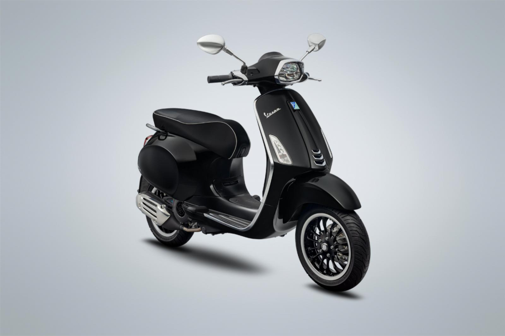 Vespa Sprint 2020 với màu đen huyền bí. Vespa Sprint 2020 với màu đen huyền bí.