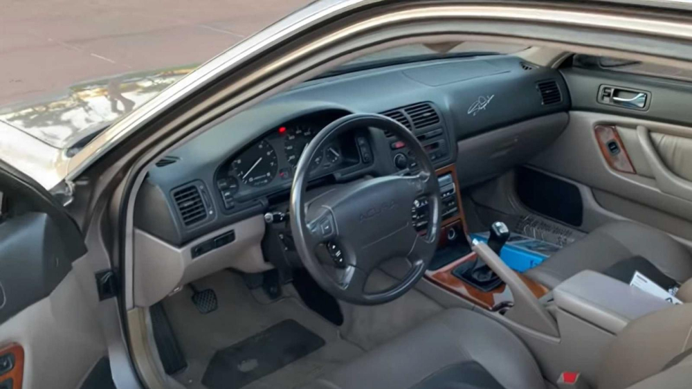 Nội thất của chiếc Acura Legend LS 1994 đã đi 921.751 km