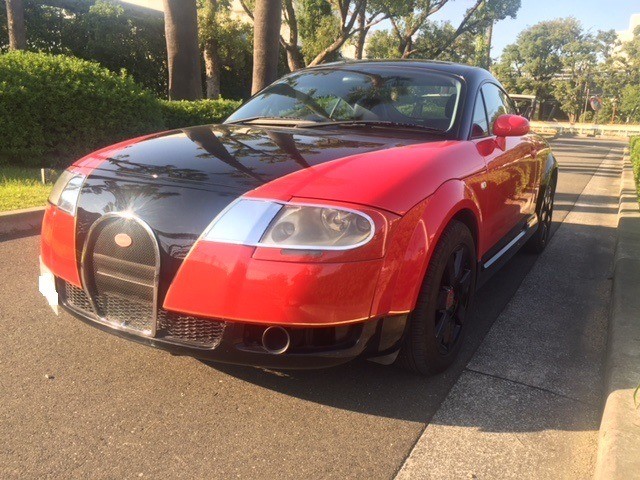 Phía trước của chiếc Bugatti Veyron nhái