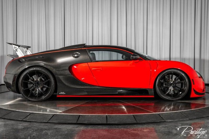 Và mới đây 1 trong 2 chiếc Bugatti Veyron Mansory Linea Vivere được sản xuất trên toàn thế giới đã được rao bán lại với mức giá 1,4 triệu đô la, tương đương 32,8 tỷ đồng. Vậy có gì đặc biệt trên chiếc Bugatti Veyron phiên bản Mansory Linea Vivere đang được chào bán này? Câu trả lời không chỉ nằm ở gói độ carbon từ trong ra ngoài mà còn ở hệ dẫn động của xe. Và mới đây 1 trong 2 chiếc Bugatti Veyron Mansory Linea Vivere được sản xuất trên toàn thế giới đã được rao bán lại với mức giá 1,4 triệu đô la, tương đương 32,8 tỷ đồng. Vậy có gì đặc biệt trên chiếc Bugatti Veyron phiên bản Mansory Linea Vivere đang được chào bán này? Câu trả lời không chỉ nằm ở gói độ carbon từ trong ra ngoài mà còn ở hệ dẫn động của xe.