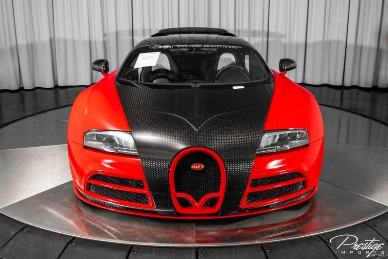 Hãng siêu xe Pháp trước khi bắt tay vào sản xuất siêu phẩm Bugatti Chiron thì đã có thời gian hái quả ngọt cùng với dòng xe Bugatti Veyron chỉ có đúng 450 chiếc trên toàn thế giới. Trong số này có 300 chiếc thuộc bản Coupe và số còn lại dành để sản xuất bản mui trần. Hãng siêu xe Pháp trước khi bắt tay vào sản xuất siêu phẩm Bugatti Chiron thì đã có thời gian hái quả ngọt cùng với dòng xe Bugatti Veyron chỉ có đúng 450 chiếc trên toàn thế giới. Trong số này có 300 chiếc thuộc bản Coupe và số còn lại dành để sản xuất bản mui trần.