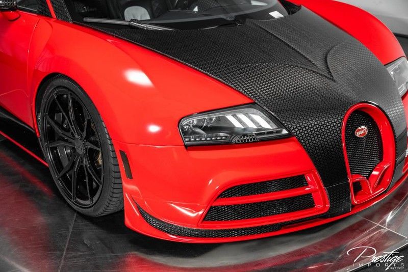 Gói độ Mansory Linea Vivere đã giúp cho ngoại hình chiếc Bugatti Veyron có hệ dẫn động cầu sau độc nhất vô nhị trên thế giới trở nên cực kỳ hầm hố với hàng loạt chi tiết carbon được đắp lên mình. Phần đầu xe còn được độ lên phiên bản Bugatti Veyron Super Sport. Gói độ Mansory Linea Vivere đã giúp cho ngoại hình chiếc Bugatti Veyron có hệ dẫn động cầu sau độc nhất vô nhị trên thế giới trở nên cực kỳ hầm hố với hàng loạt chi tiết carbon được đắp lên mình. Phần đầu xe còn được độ lên phiên bản Bugatti Veyron Super Sport.