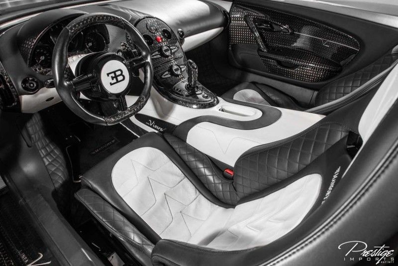 Cận cảnh bên trong khoang lái Bugatti Veyron Mansory Linea Vivere có hệ dẫn động cầu sau độc nhất vô nhị trên thế giới đang được chào bán 32,8 tỷ đồng. Cận cảnh bên trong khoang lái Bugatti Veyron Mansory Linea Vivere có hệ dẫn động cầu sau độc nhất vô nhị trên thế giới đang được chào bán 32,8 tỷ đồng.