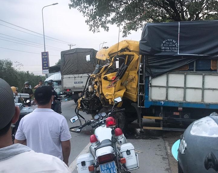 Lực lượng chức năng c&oacute; mặt tại hiện trường vụ tai nạn