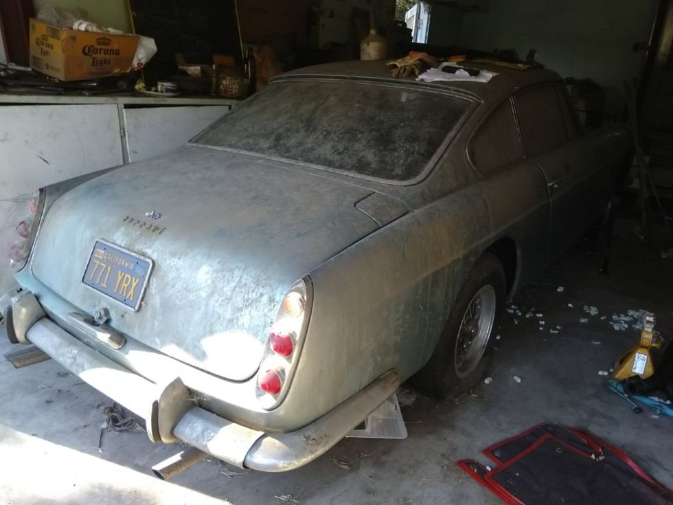 Chiếc Ferrari 250GTE 1961 cổ điển đã phải chịu cảnh ngủ yên trong nhiều năm