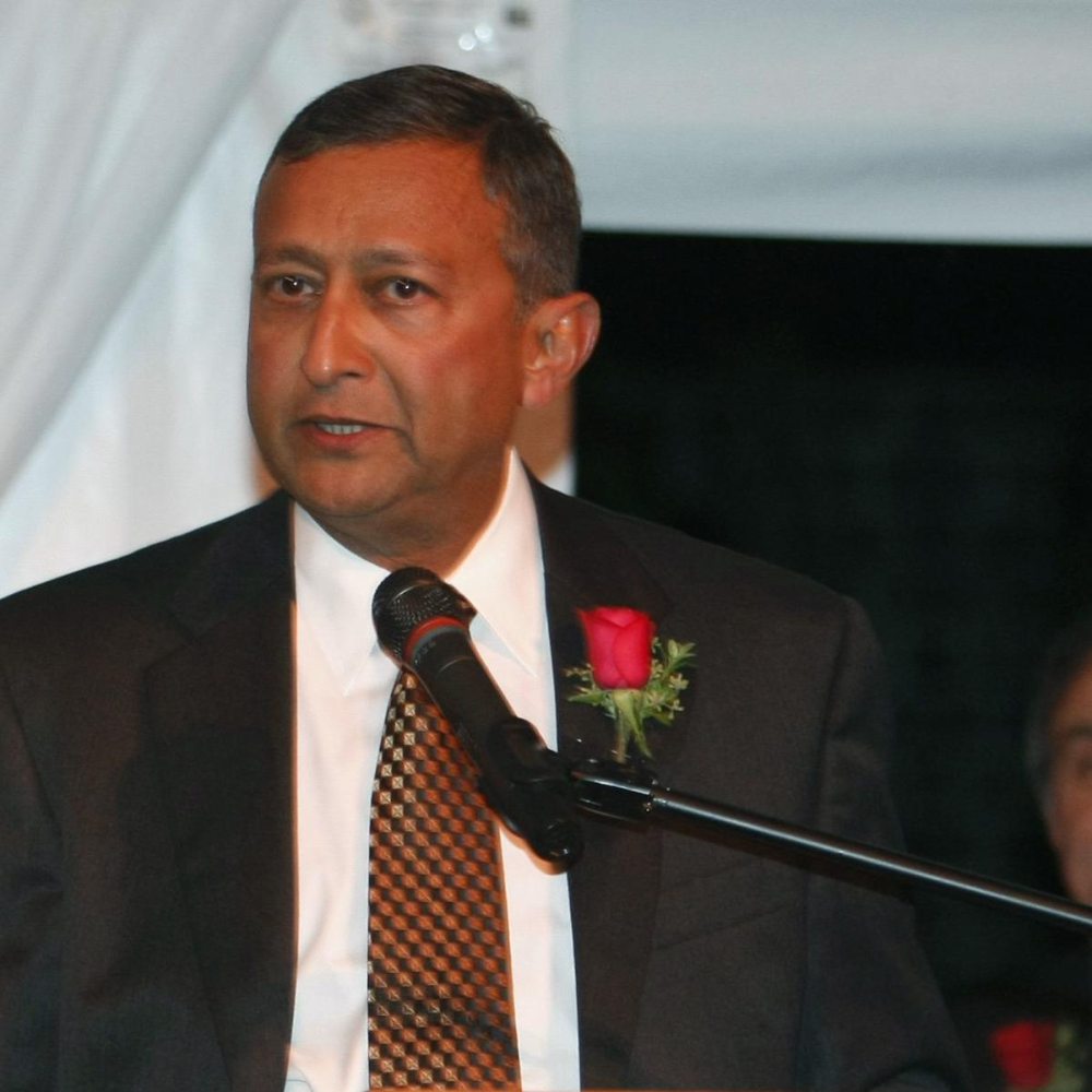 Ch&acirc;n dung &ocirc;ng Najeeb Khan