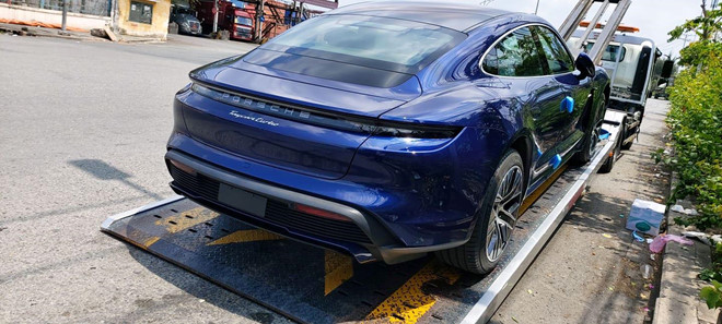 Th&ocirc;ng tin về Porsche Taycan Turbo đầu ti&ecirc;n về Việt Nam khiến nhiều người m&ecirc; xe cảm thấy th&iacute;ch th&uacute; giữa m&ugrave;a dịch virus Covid-19.