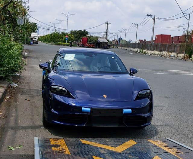 Porsche Taycan Turbo đầu ti&ecirc;n về Việt Nam.