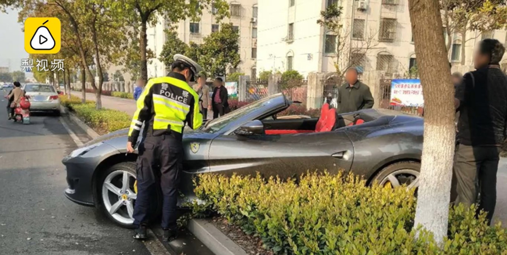 Người lái chiếc Ferrari Portofino méo mặt vì tiền sửa xe