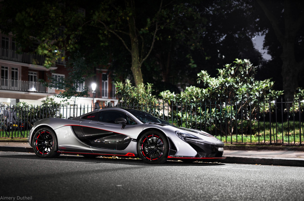 Chiếc siêu xe triệu đô McLaren P1 này có tên gọi là “Project 300”, lý do vì xe mang số thứ tự 300, vì thế, chủ nhân của xe là một đại gia sinh sống ở Doha, Qatar không tiếc tiền nhờ bộ phận cá nhân hoá MSO trang trí lại ngoại và nội thất xe theo phương án không đụng hàng. Chiếc siêu xe triệu đô McLaren P1 này có tên gọi là “Project 300”, lý do vì xe mang số thứ tự 300, vì thế, chủ nhân của xe là một đại gia sinh sống ở Doha, Qatar không tiếc tiền nhờ bộ phận cá nhân hoá MSO trang trí lại ngoại và nội thất xe theo phương án không đụng hàng.