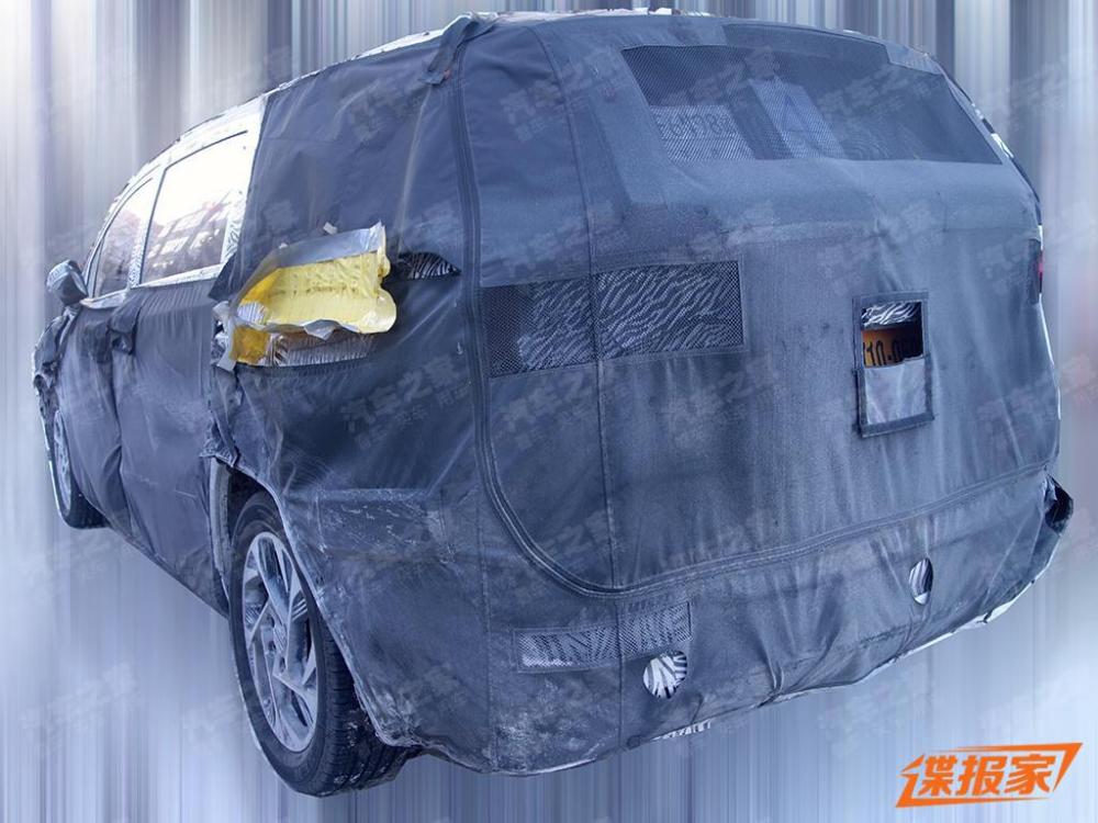 Hyundai Custo trên đường thử