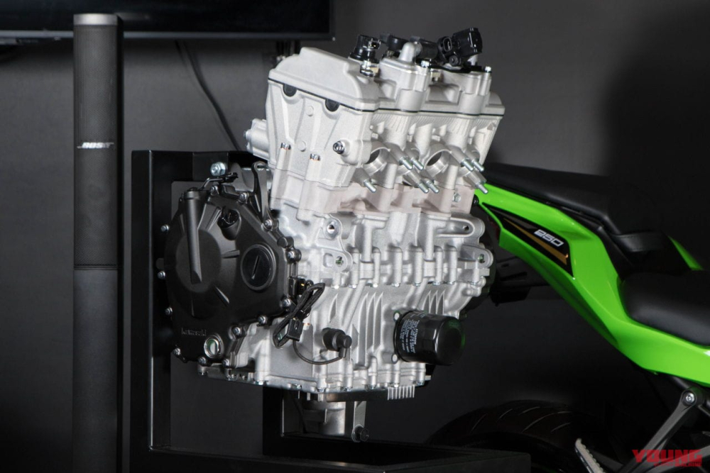 Động cơ 4 xylanh tr&ecirc;n Kawasaki ZX-25R