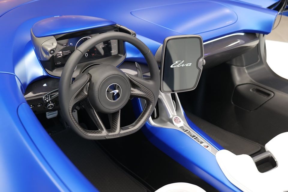 Nội thất b&ecirc;n trong McLaren Elva
