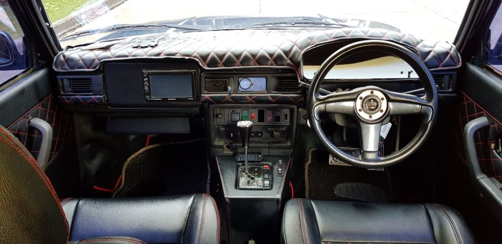 Nội thất đ&uacute;ng chất xe cổ của chiếc Rolls-Royce Phantom h&agrave;ng giả