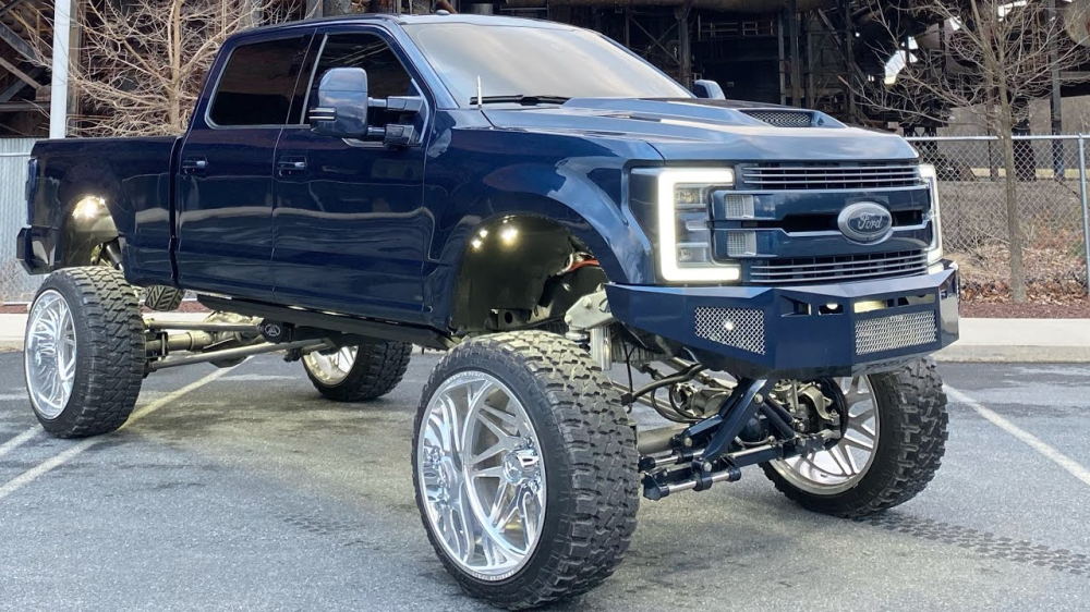 Chiếc Ford F-350 của YouTuber WhistlinDiesel Chiếc Ford F-350 của YouTuber WhistlinDiesel