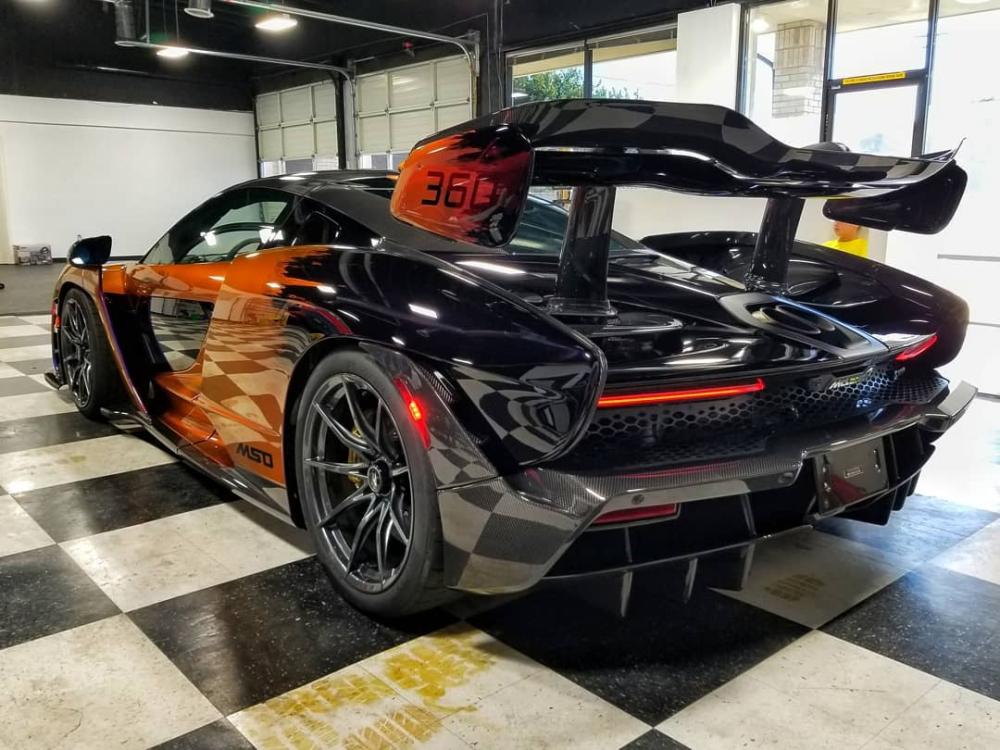 Nguồn cung cấp sức mạnh của 2 chiếc McLaren Senna này vẫn là khối động cơ xăng V8, tăng áp kép, dung tích 4.0 lít, lấy từ siêu xe McLaren 720S đã có mặt tại Việt Nam. Tất nhiên, khối động cơ này đã được tinh chỉnh lại nhằm giúp siêu phẩm hàng hiếm McLaren Senna có công suất tối đa lên đến 789 mã lực và mô-men xoắn cực đại 800 Nm.