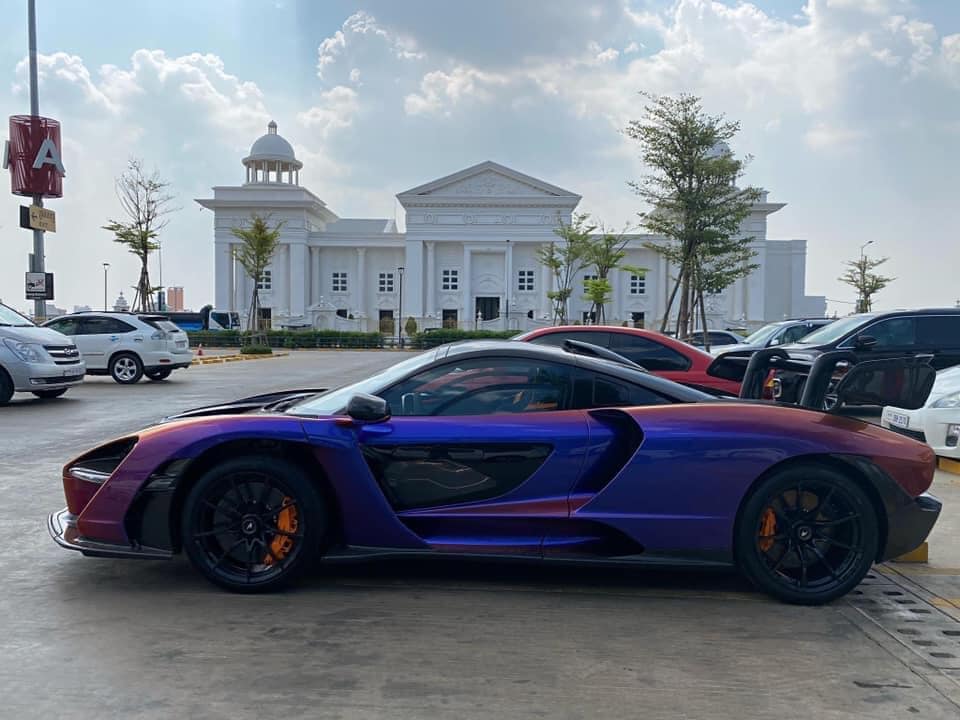 Còn đây là bộ áo tắc kè Cerberus Pearl trên chiếc siêu xe triệu đô McLaren Senna thuộc sở hữu một đại gia Việt