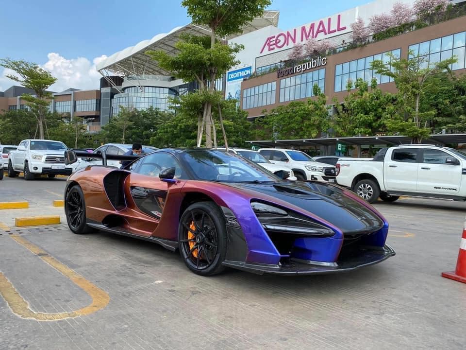 Việc chiếc siêu xe McLaren Senna có màu sơn Cerberus Pearl của doanh nhân quận 12 lại cập cảng và di chuyển ở đất nước Campuchia trước khi mang về Việt Nam đã khiến dân tình trong nước không khỏi xôn xao. Có thể thấy rằng, trong số 500 chiếc siêu xe McLaren Senna được sản xuất trên toàn thế giới thì số lượng xe có màu sơn tắc kè do bộ phận cá nhân hoá MSO phát triển chỉ đếm trên đầu ngón tay. Và thật may mắn cũng như vui mừng khi một đại gia Việt lại nằm trong số đó với chiếc McLaren Senna màu Cerberus Pearl