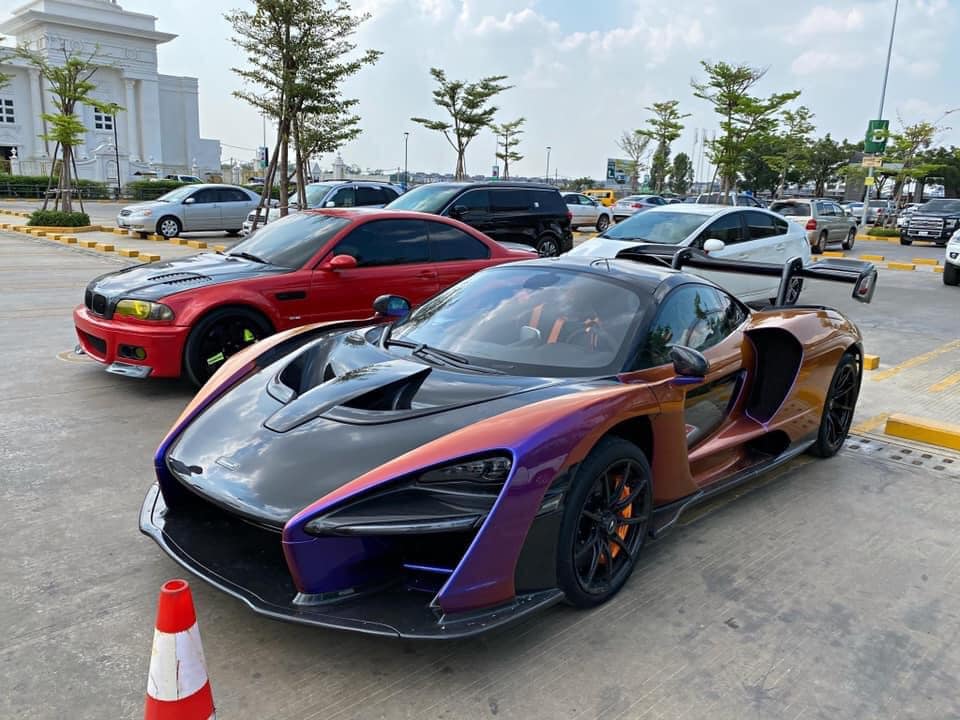 Còn bộ áo trên chiếc siêu xe triệu đô McLaren Senna của doanh nhân quận 12 ngả sang màu cam và tím nhiều hơn.