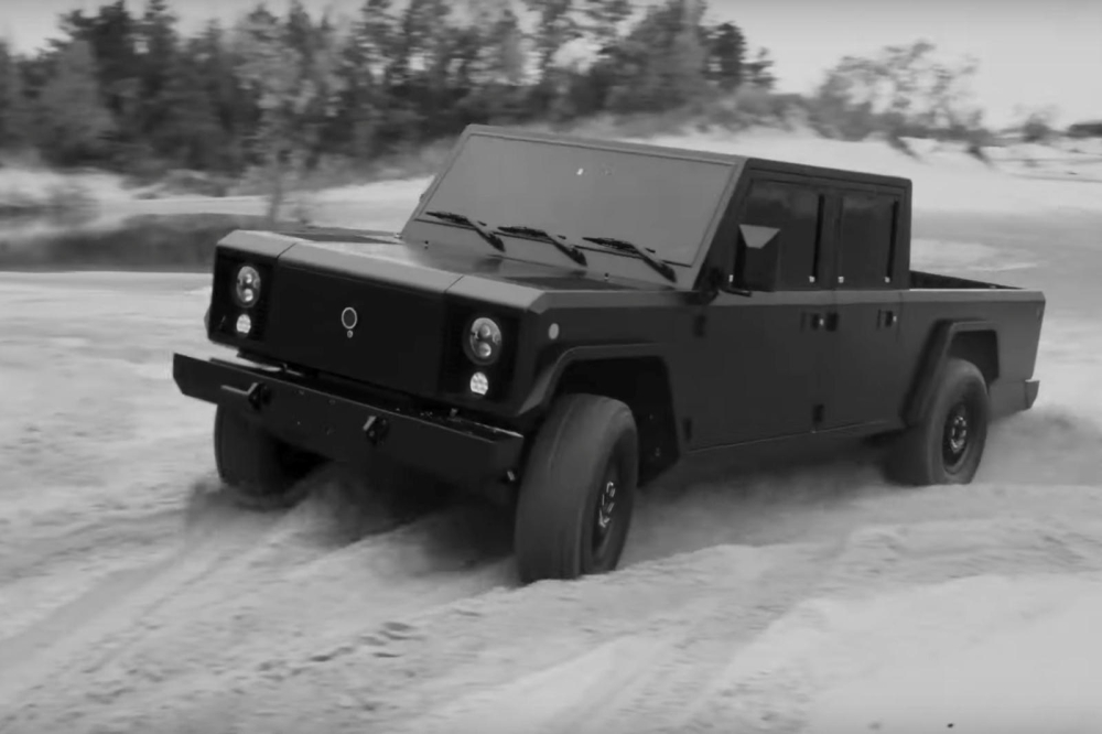 Th&ocirc;ng qua video, ta thấy Bollinger B2 hứa hẹn khả năng off-road cực tốt