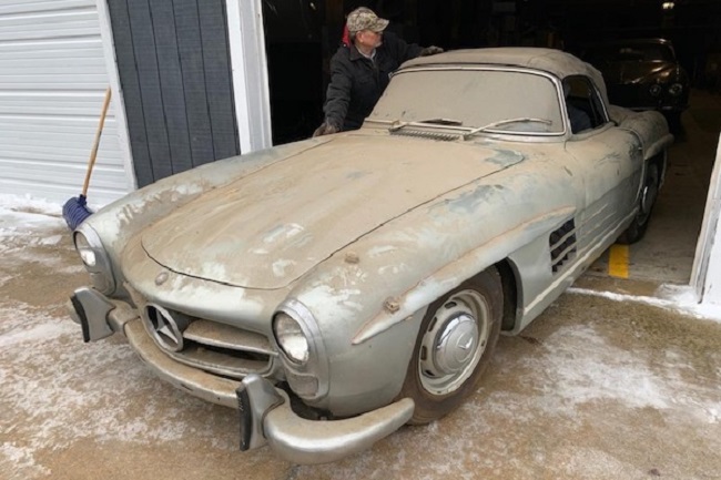 Chiếc Mercedes-Benz 300 SL Roadster này không hề được lái trong suốt 40 năm