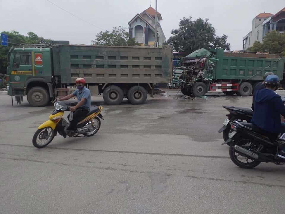 Hiện trường vụ tai nạn giữa 2 chiếc xe ben