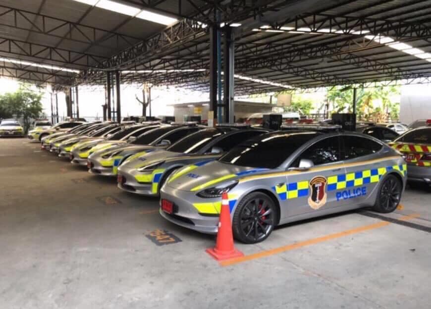 D&agrave;n sedan chạy điện Tesla Model 3 mới gia nhập v&agrave;o đội xe tuần tra cảnh s&aacute;t Th&aacute;i Lan