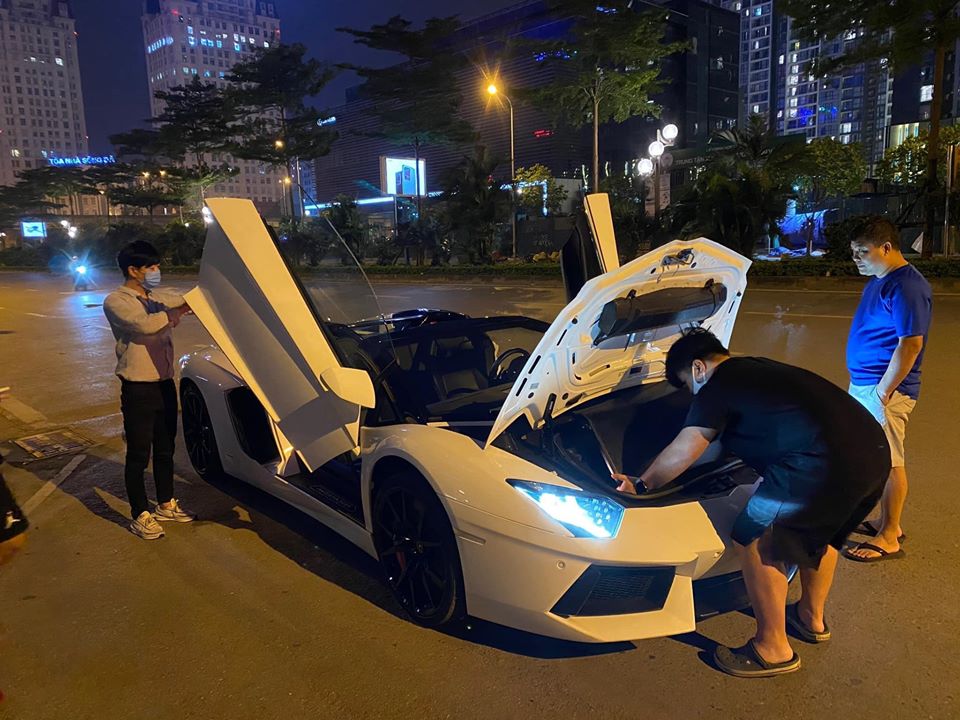 Chiếc Lamborghini Aventador LP700-4 mui trần cực bí ẩn mới tái xuất tại Hà Nội
