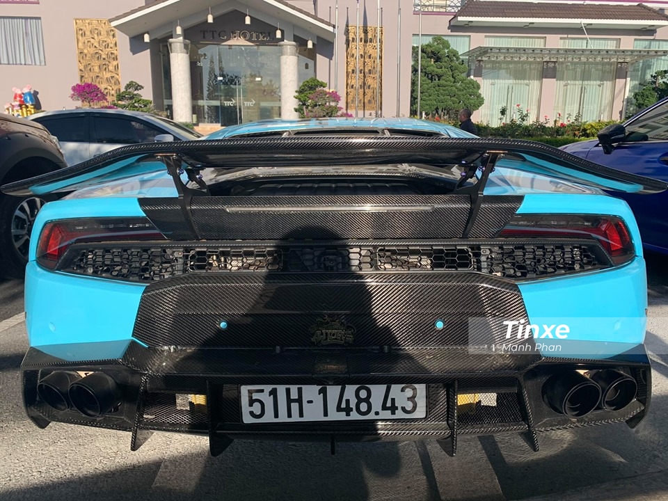 Siêu xe Lamborghini Huracan LP610-4 độ Mansory nổi tiếng nhất Việt Nam còn được chủ nhân độ lại hệ thống ống xả hiệu suất cao đến từ Frequency Intelligent nhằm giúp tăng nhẹ công suất của xe. Trong cách đặt tên của Huracan LP610-4, con số 610 tượng trưng cho công suất của xe, số 4 mang hàm ý cho hệ dẫn động 4 bánh.