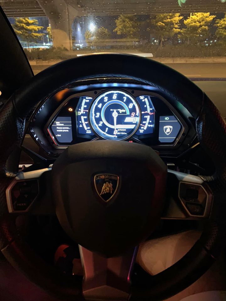 Lamborghini Aventador LP700-4 Roadster tăng tốc 0-100 km/h chỉ trong 2,9 giây