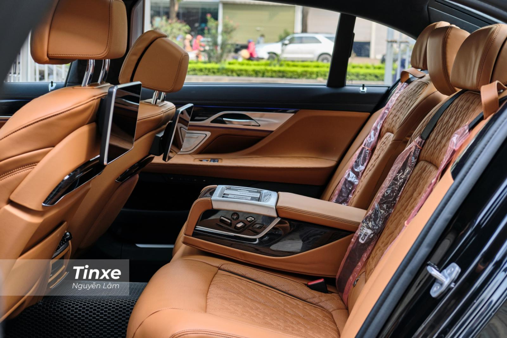 Hàng ghế sau BMW 740Li Pure Excellence Hàng ghế sau BMW 740Li Pure Excellence