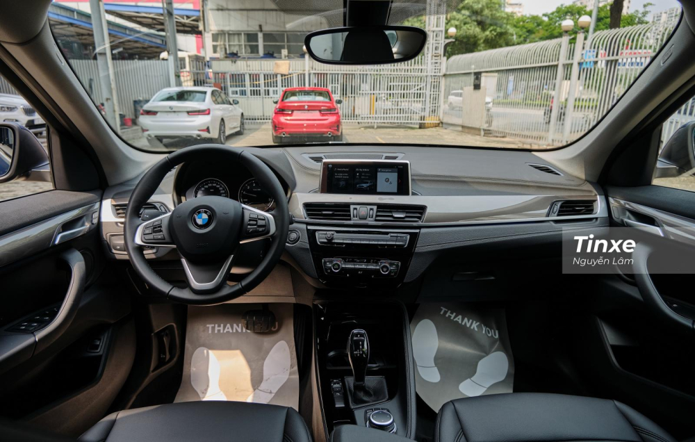 Khoang lái BMW X1 2020