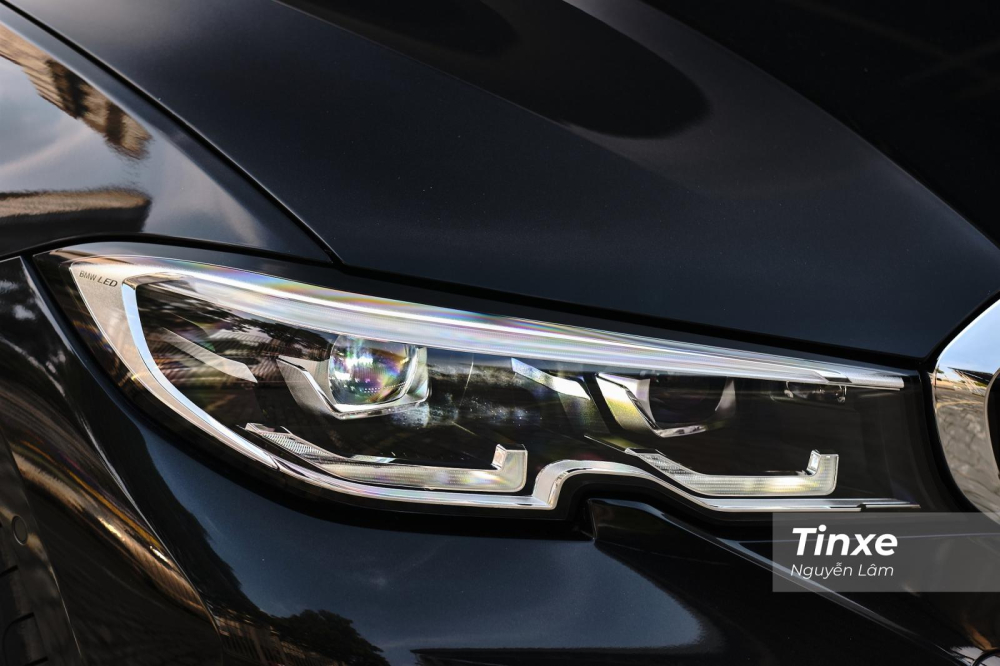 Cụm đèn Adaptive LED trên BMW 330i M Sport 2020 Cụm đèn Adaptive LED trên BMW 330i M Sport 2020