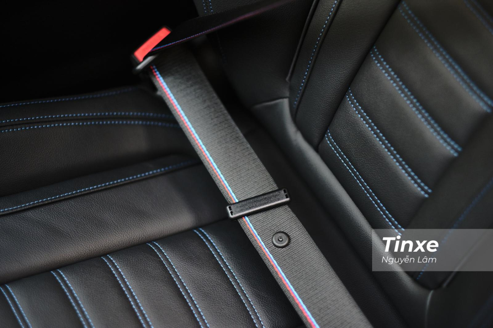 Nội thất của BMW 330i M Sport 2020 giờ có màu đen, ghế đổi sang loại thể thao với dây đai an toàn M Sport Nội thất của BMW 330i M Sport 2020 giờ có màu đen, ghế đổi sang loại thể thao với dây đai an toàn M Sport