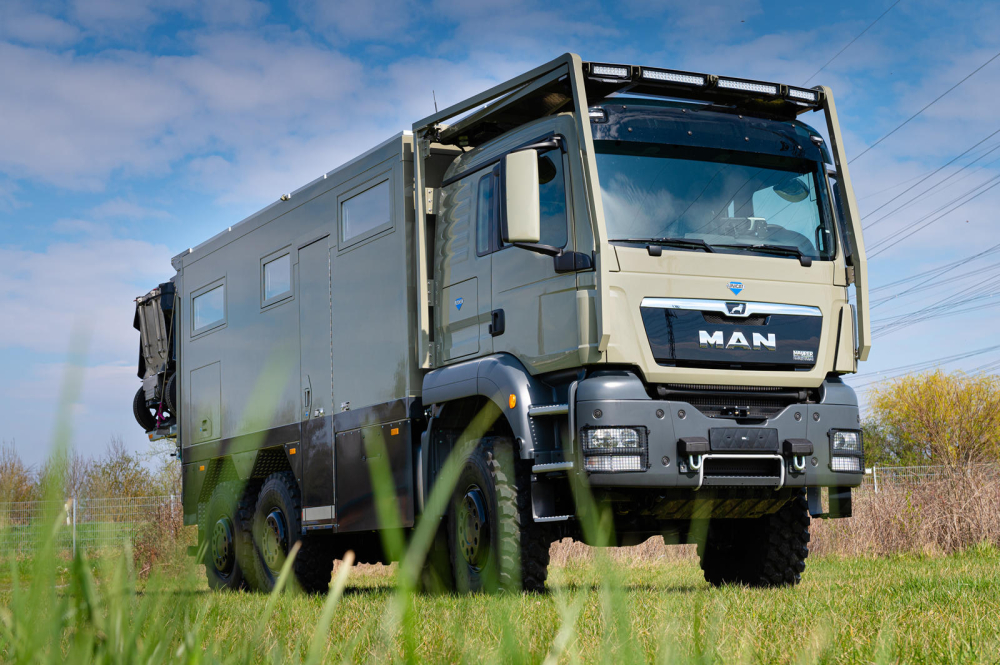 Unicat MD56c MAN TGS 6x6 là một mái nhà di động 6x6 kích thước khổng lồ