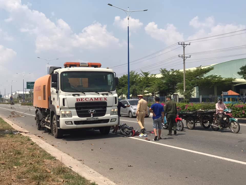Cảnh s&aacute;t giao th&ocirc;ng nhanh ch&oacute;ng c&oacute; mặt tại hiện trường để xử l&yacute; vụ tai nạn