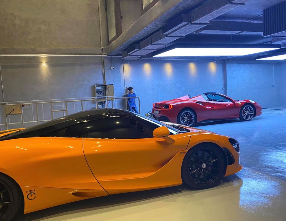 Siêu xe McLaren 720S có bộ mâm độ HRE và logo CT bên hông xe