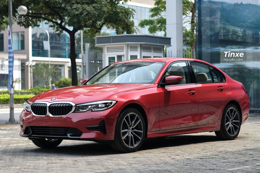 Với mức giá 2,179 tỷ đồng, BMW 320i Sport Line liệu có đủ hấp dẫn?