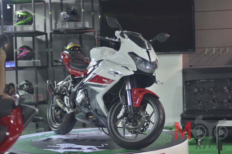 Benelli 302R phiên bản hiện tại đang được bán trên thị trường