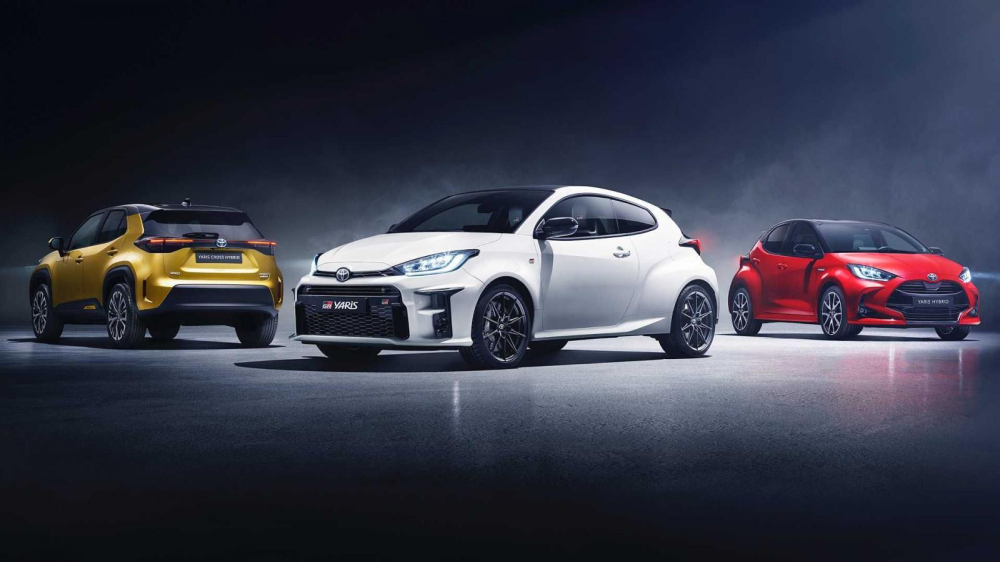Từ tr&aacute;i qua phải: Toyota Yaris Cross, GR Yaris v&agrave; Yaris thường