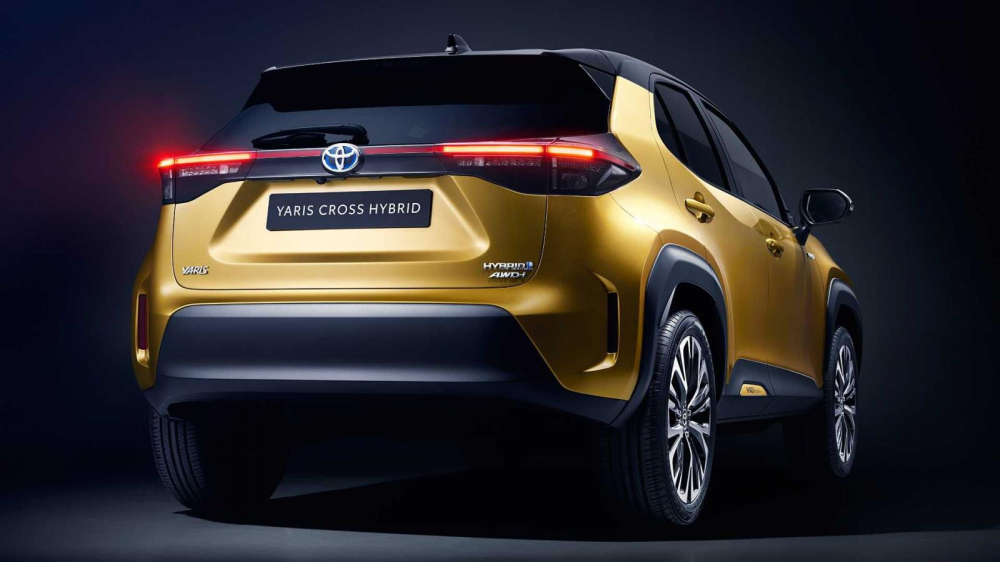 Thiết kế đu&ocirc;i xe của Toyota Yaris Cross 2021 giống Lexus UX v&agrave; Toyota Harrier mới