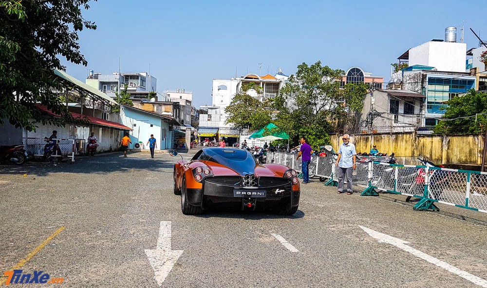 Trong số 3 lần đăng k&yacute;, đ&ocirc;i l&uacute;c chiếc Pagani Huayra gặp trục trặc về hộp số, c&oacute; khi về giấy tờ khiến chủ nh&acirc;n của xe đ&ocirc;i l&uacute;c phải đau đầu t&igrave;m c&aacute;ch giải quyết. Ngo&agrave;i lần đầu ti&ecirc;n đi đăng k&yacute; biển số v&agrave;o ng&agrave;y 24/4/2017, chiếc Pagani Huayra c&ograve;n được mang đi x&eacute;t xe v&agrave;o ng&agrave;y 27/3/2018 nhưng cũng kh&ocirc;ng th&agrave;nh c&ocirc;ng v&agrave; cuối c&ugrave;ng l&agrave; lần đăng k&yacute; thứ 3 v&agrave;o ng&agrave;y 10/10/2018.