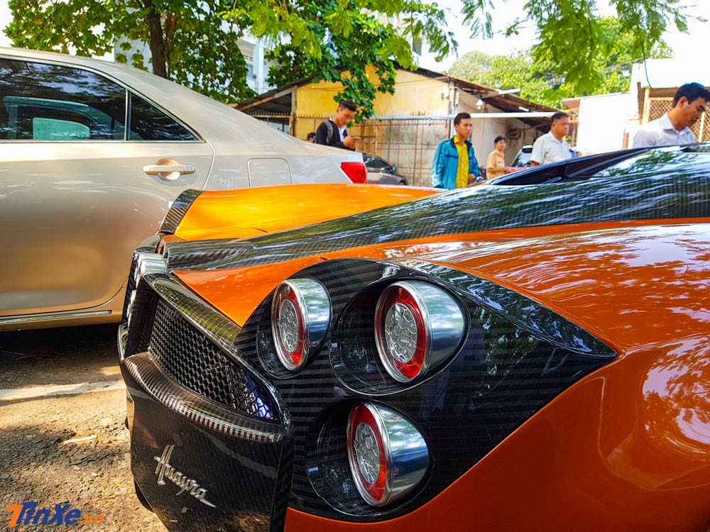 Động cơ V12, dung t&iacute;ch 6.0 l&iacute;t, tăng &aacute;p k&eacute;p của Pagani Huayra thuộc sở hữu Minh Nhựa do Mercedes-AMG sản xuất.