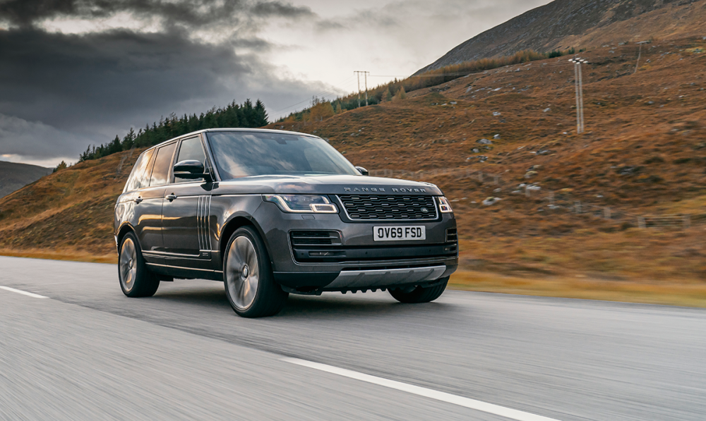 Range Rover là mẫu SUV hạng sang được nhiều khách hàng Việt Nam ưa chuộng nhờ vào kiểu dáng bề thế, mạnh mẽ và tinh tế kiểu Anh. Range Rover là mẫu SUV hạng sang được nhiều khách hàng Việt Nam ưa chuộng nhờ vào kiểu dáng bề thế, mạnh mẽ và tinh tế kiểu Anh.