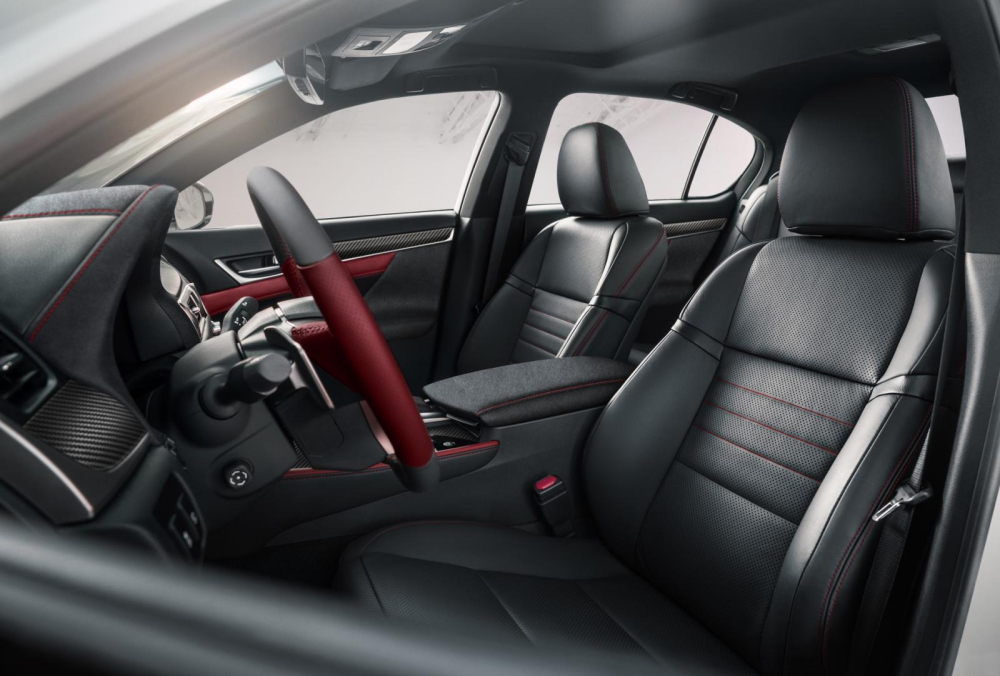 Ghế của Lexus GS Black Line 2020 được bọc bằng Alcantara cao cấp