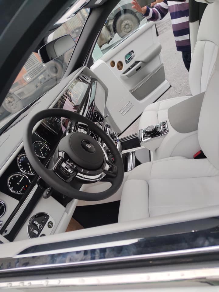 H&igrave;nh ảnh nội thất của Rolls-Royce Phantom VIII mới về Việt Nam cho thấy xe thuộc bản Tranquility chỉ c&oacute; 25 xe sản xuất tr&ecirc;n thế giới
