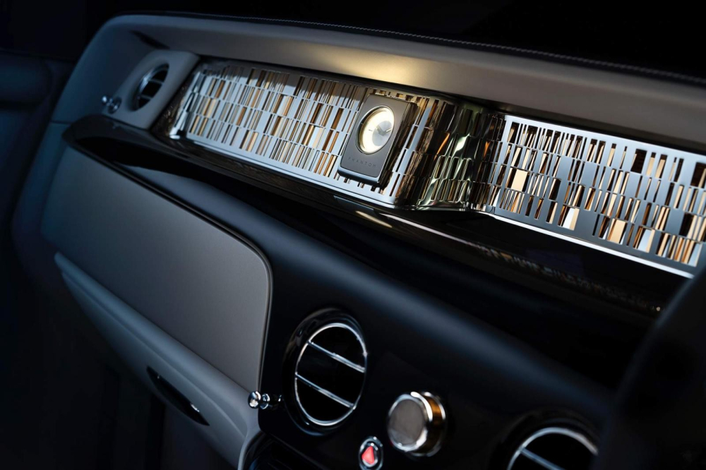 Bảng điều khiển trung t&acirc;m của Rolls-Royce Phantom Tranquility